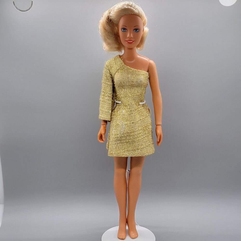 Vintage 1978 Kenner Darci Covergirl Doll in Disco Gold - Picture 2 of 11